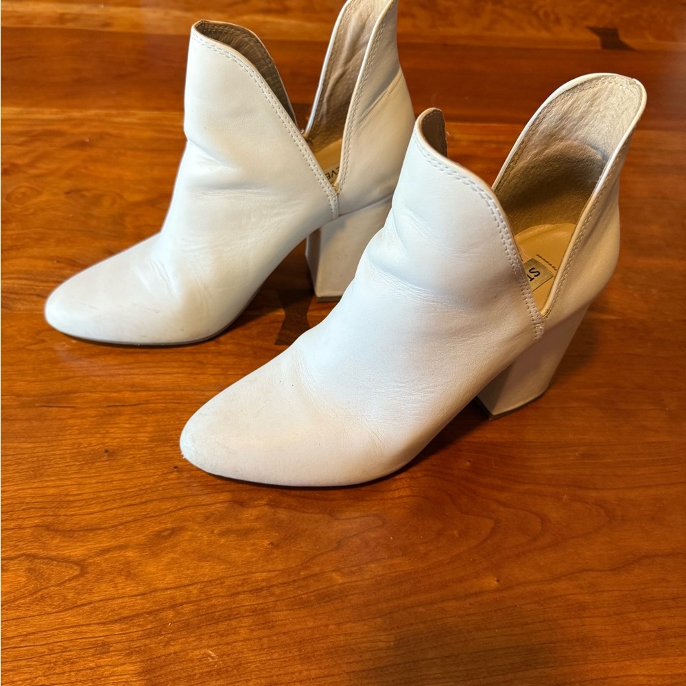 Steve Madden White Ankle Booties size 7.5